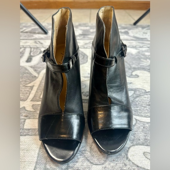 Marc Fisher Black Heeled Leather Ankle Boots with Peep Toe 3” heel size 6.5 - Picture 2 of 7